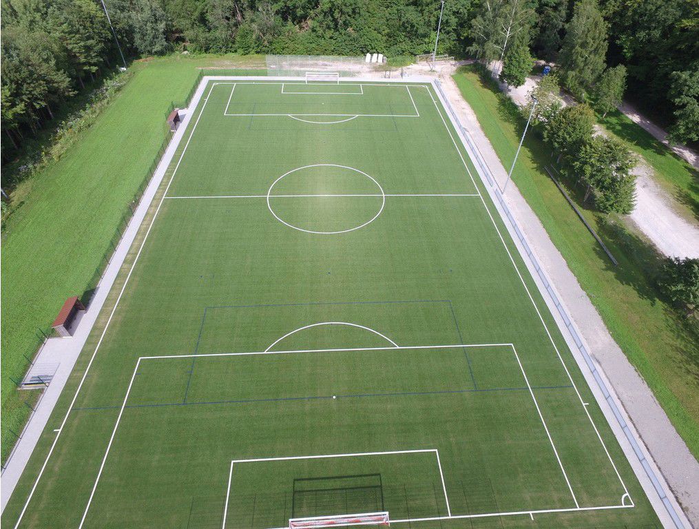 Kunstrasenplatz - Mutschacharena